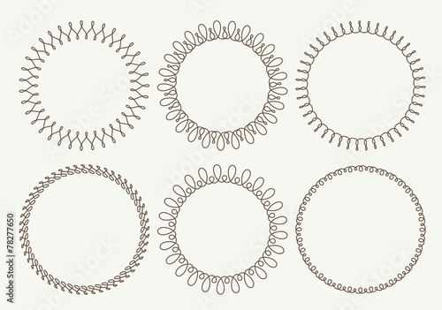 Set of 6 very simple round frames with fully editable stroke wid