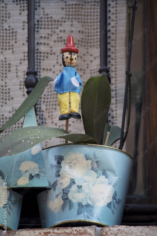 Pinocchio im Blumentopf