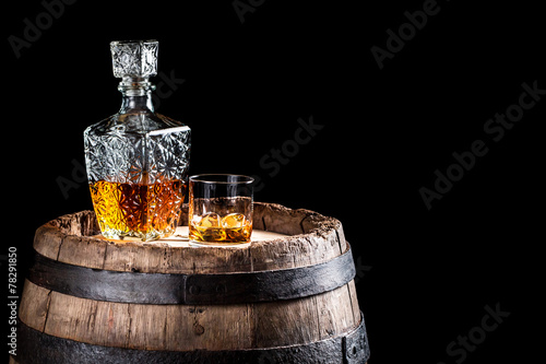 Canvas Print Old oak barrel and a glass of Scotch