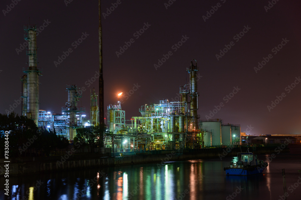 Fototapeta premium Night view of Factories in Kawasaki, Kanagawa, Japan