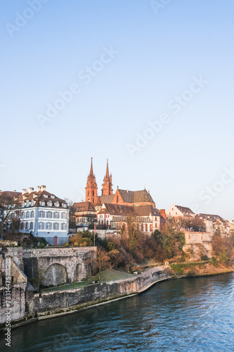 Basel  historische Altstadt  Rheinufer  M  nster  Winter  Schweiz