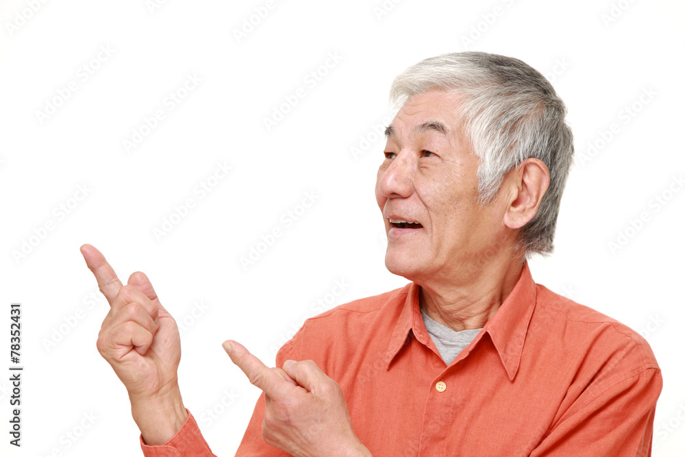 説明をする高齢者 説明をする高齢者