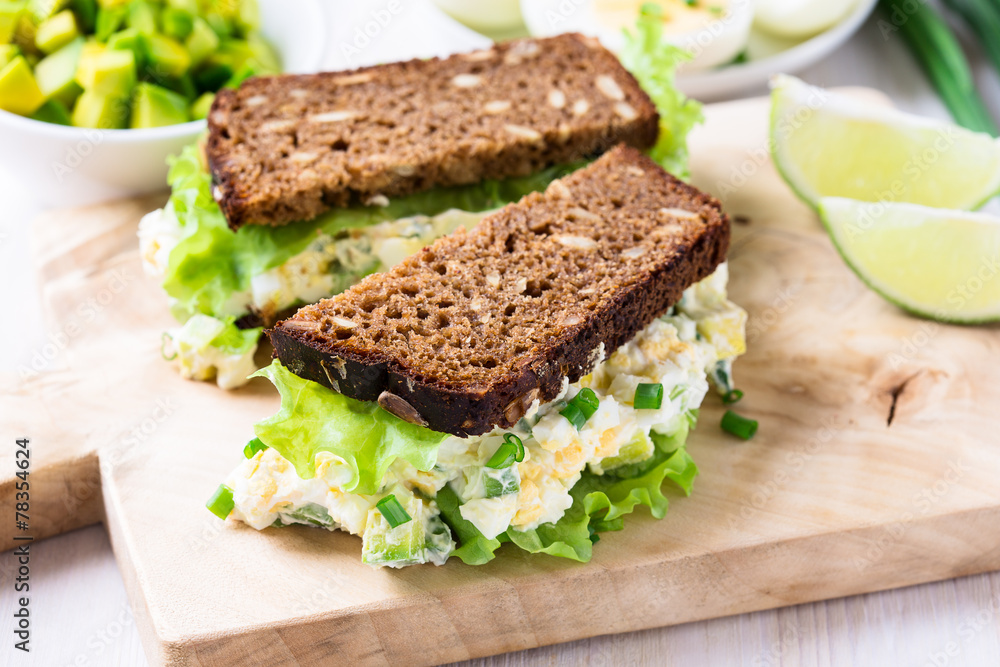 Egg and avocado sandwiches with cream cheese Egg and avocado sandwiches with cream cheese