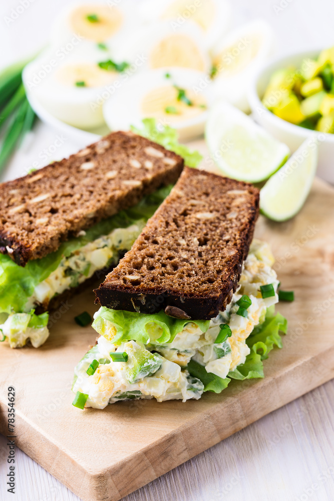 Egg and avocado sandwiches with cream cheese Egg and avocado sandwiches with cream cheese