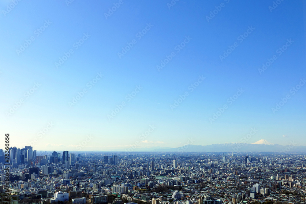 池袋から望む富士山と東京都心の街並  左に新宿高層ビル群  大空ver.