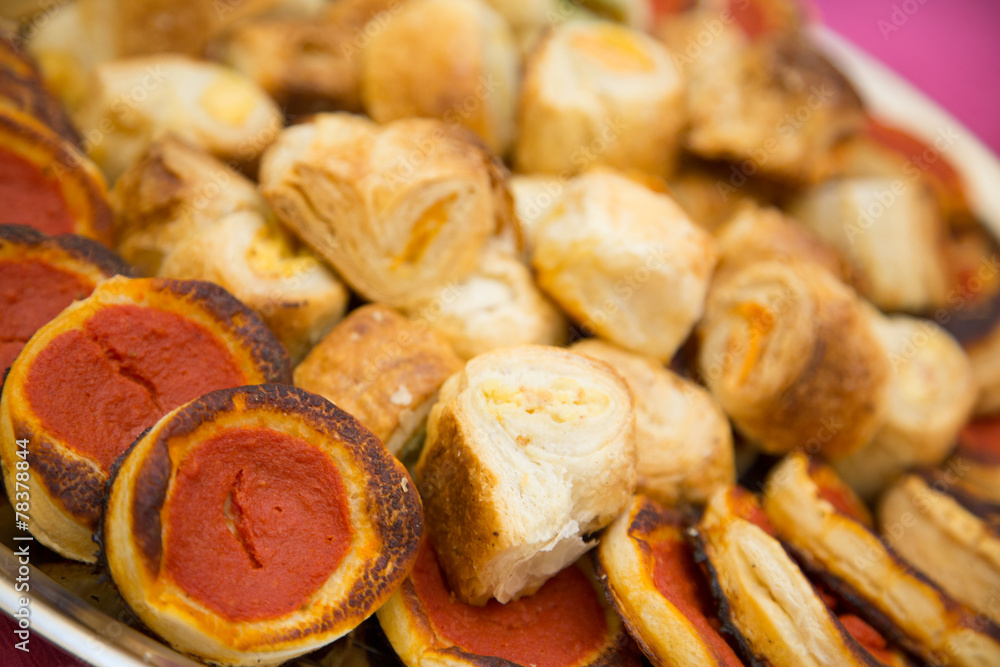 Pizzette rosse e rustici ripieni Pizzette rosse e rustici ripieni