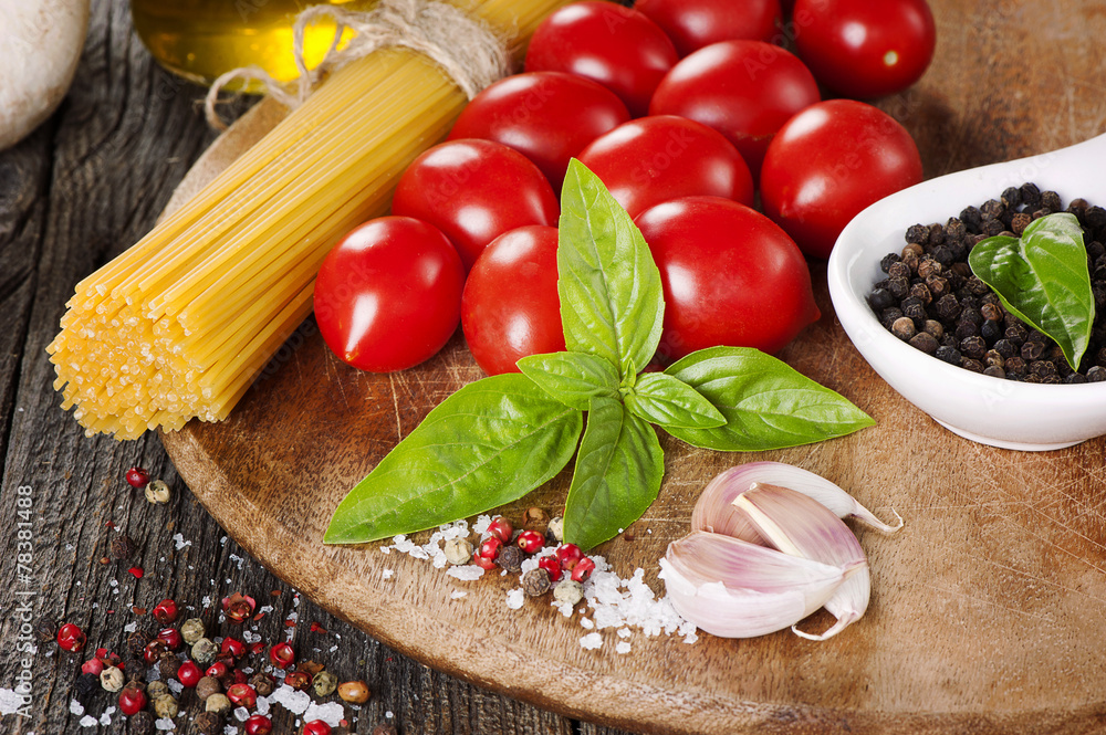 spaghetti and tomatoes with herbs spaghetti and tomatoes with herbs