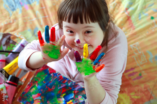 Obraz na płótnie Cute little girl with painted hands