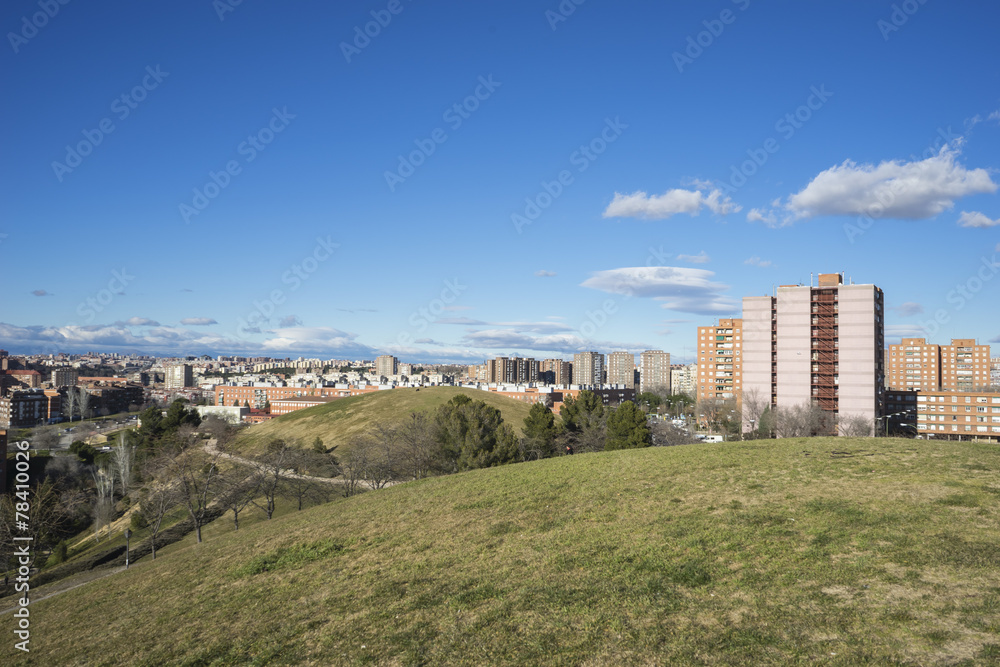 Obraz premium European architecture, Madrid skyline, views from Tio Pio Park