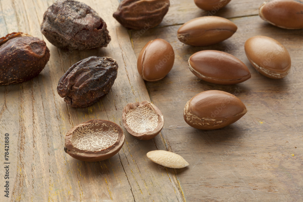 Obraz premium Argan nuts