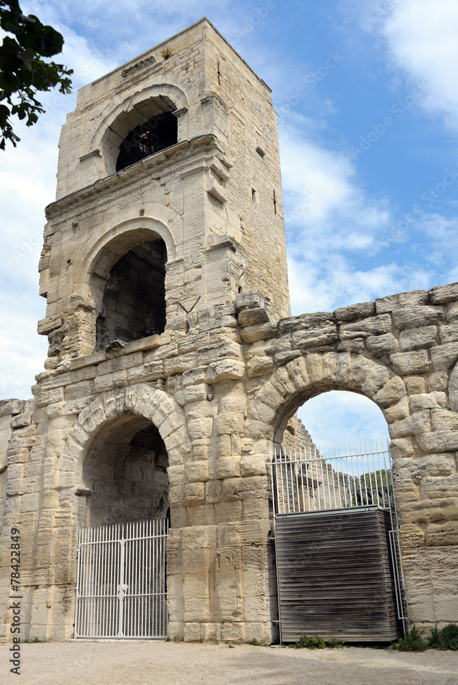 Tor zur antiken Arena in Arles