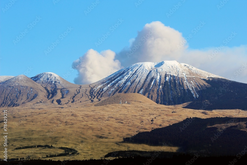 杵島岳と阿蘇の噴煙