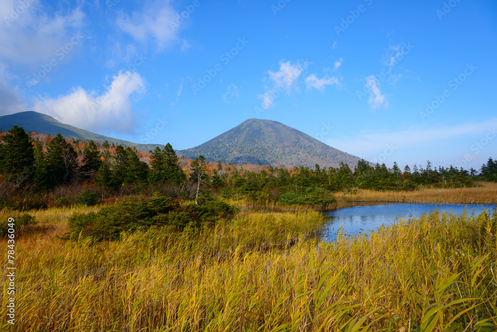 Autumn foliage of the Suirennuma Pond and Mt.Hakkoda in Aomori, 