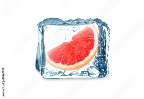 grapefruit and ice cube