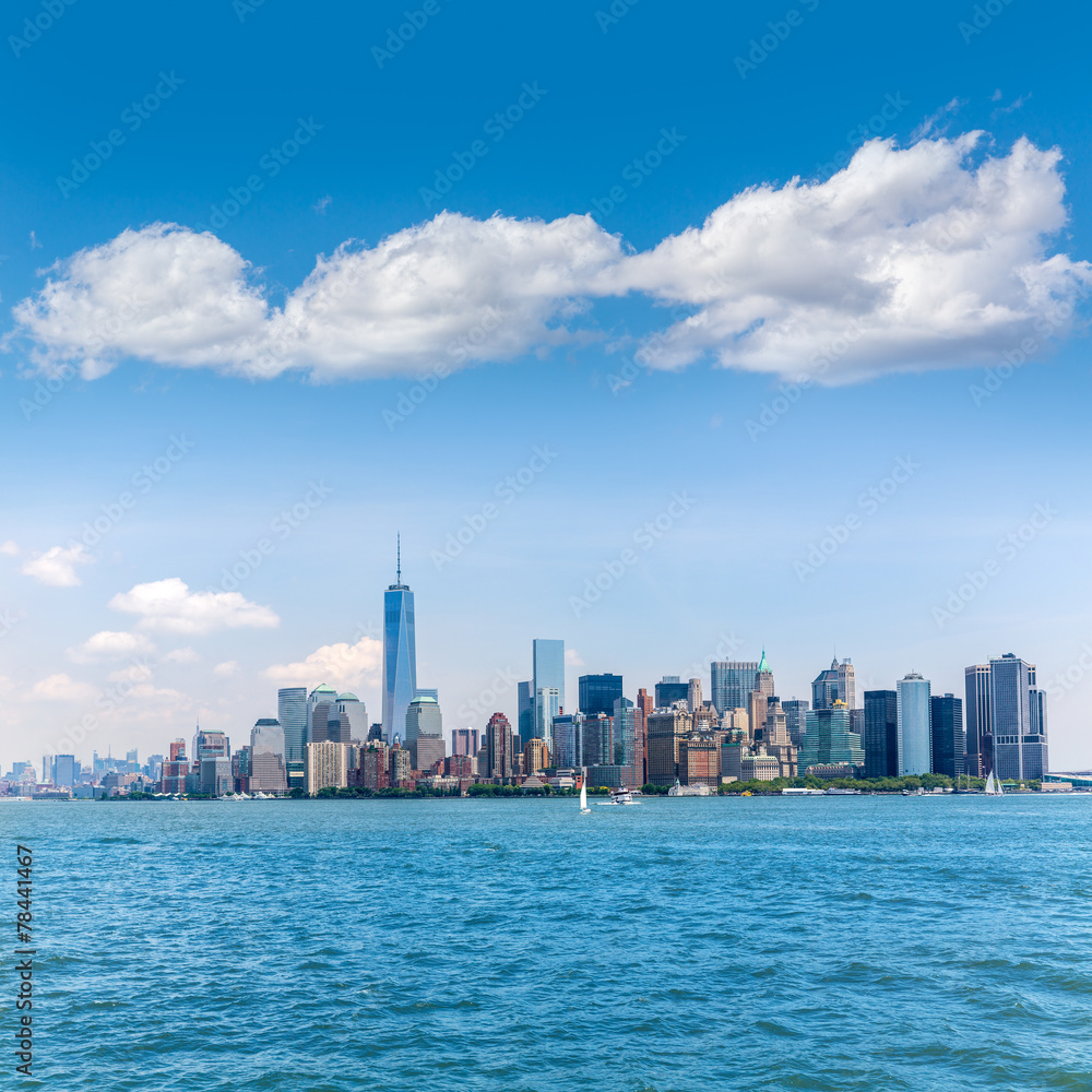 Fototapeta premium Manhattan New York skyline from NY bay in US