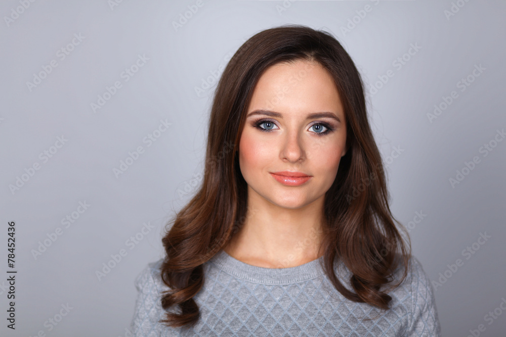 Portrait of an attractive fashionable young brunette woman Portrait of an attractive fashionable young brunette woman