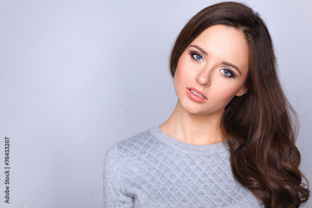 Portrait of an attractive fashionable young brunette woman Portrait of an attractive fashionable young brunette woman