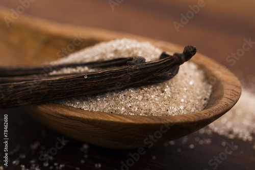 vanilla sugar and vanilla beans
