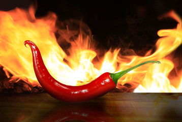 Papier peint photo Piments forts Piment rouge ardent et piquant  © wolfenheimer