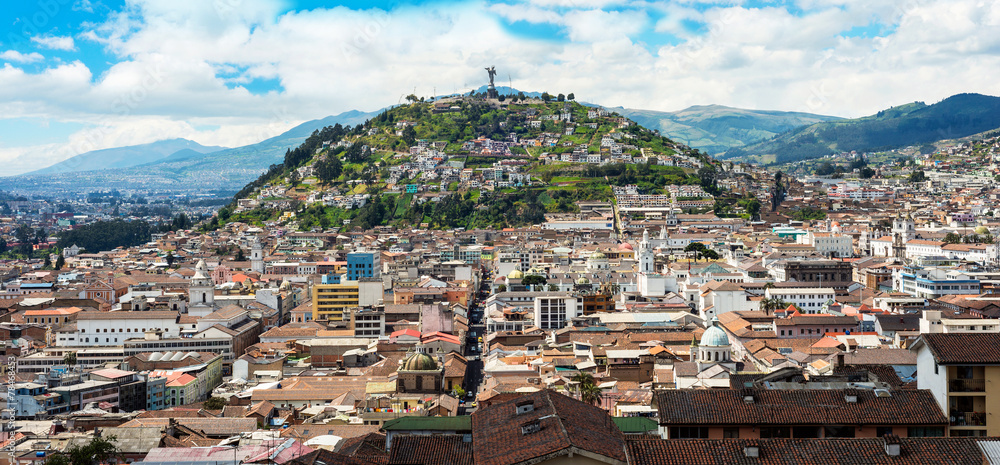 Historical center of old town Quito - obrazy, fototapety, plakaty 
