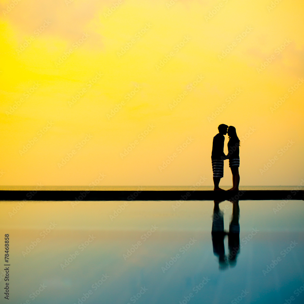 Silhouette of kissing couple in the sunlight