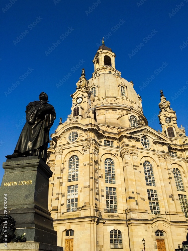 Martin Luther mit der Dresdner Frauenkirche