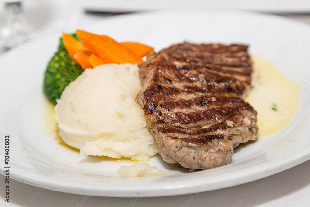 Strip Steak with Mashed Potatoes Strip Steak with Mashed Potatoes