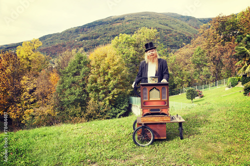 Canvas-taulu portrait man in exterior