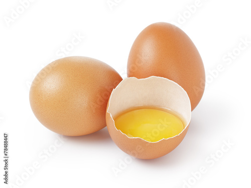 fresh raw eggs isolated