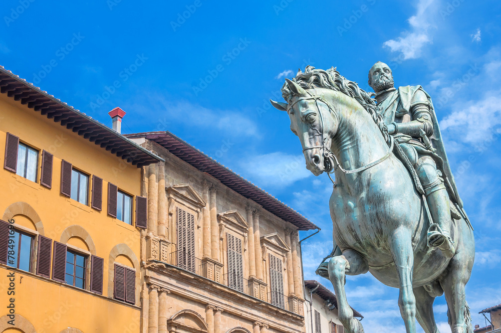 Fototapeta premium statue of Cosimo de Medici in Florence, Italy