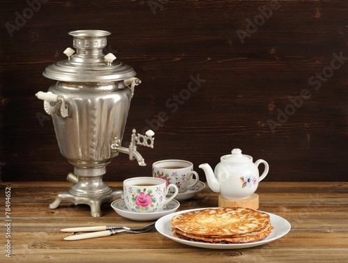 Slika na platnu Russian bliny with vintage samovar and teaware