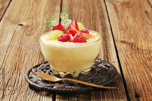 Canvas Print Pudding and fruit