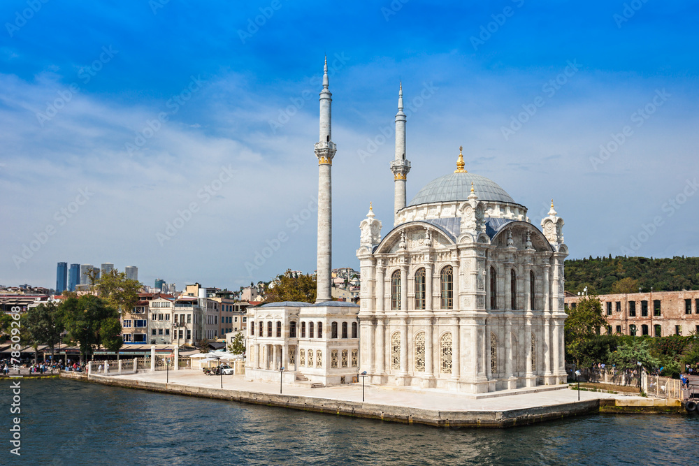 Naklejka premium The Dolmabahce Mosque