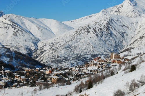 Les Deux Alpes ski resort, France photo