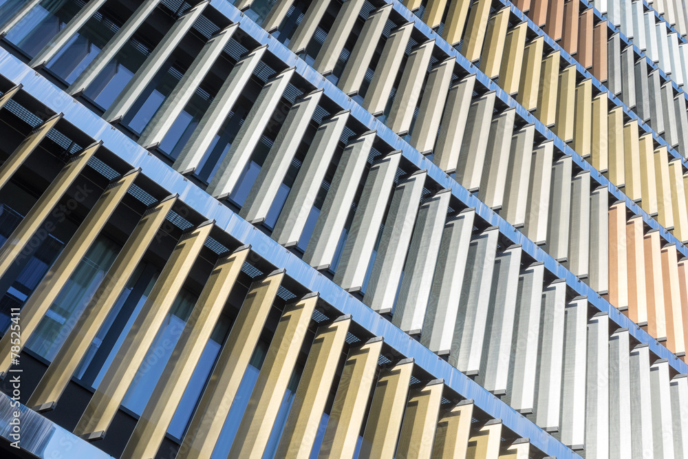 Fassade mit Lamellen Fassade mit Lamellen
