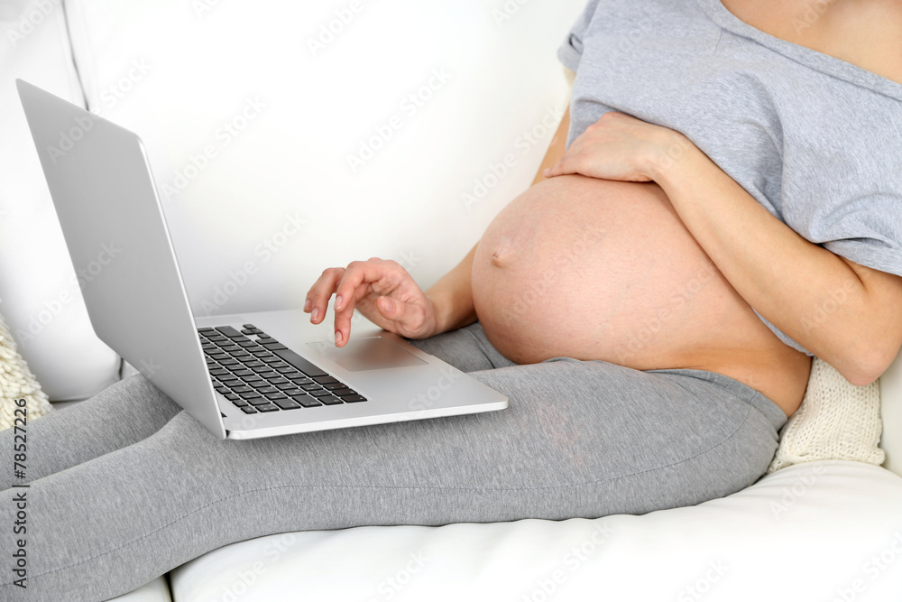 Naklejka premium Young pregnant woman relaxing