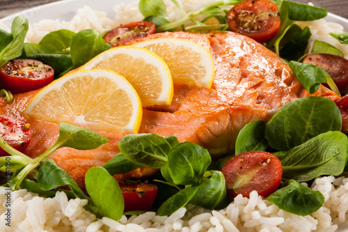 Roasted salmon, white rice and vegetables