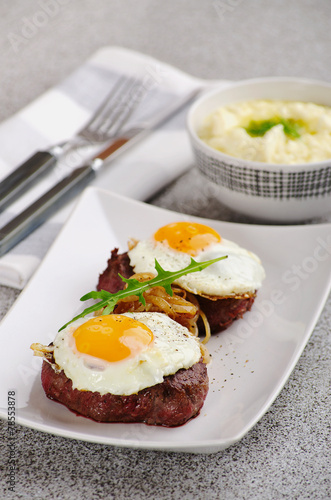 entrecote with a fried egg