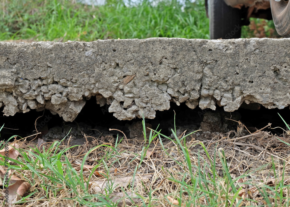 Fototapeta premium Concrete collapsed