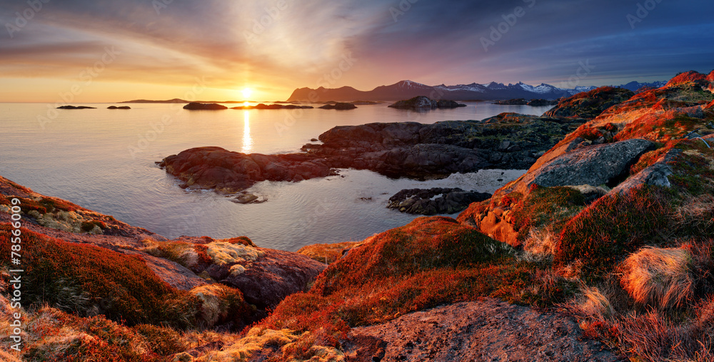 Naklejka premium Ocean mountain panorama sunset - Norway