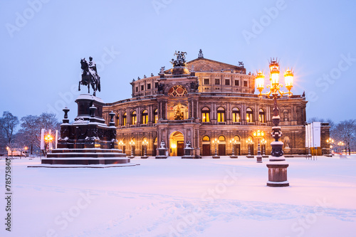 Semperoper im Winter