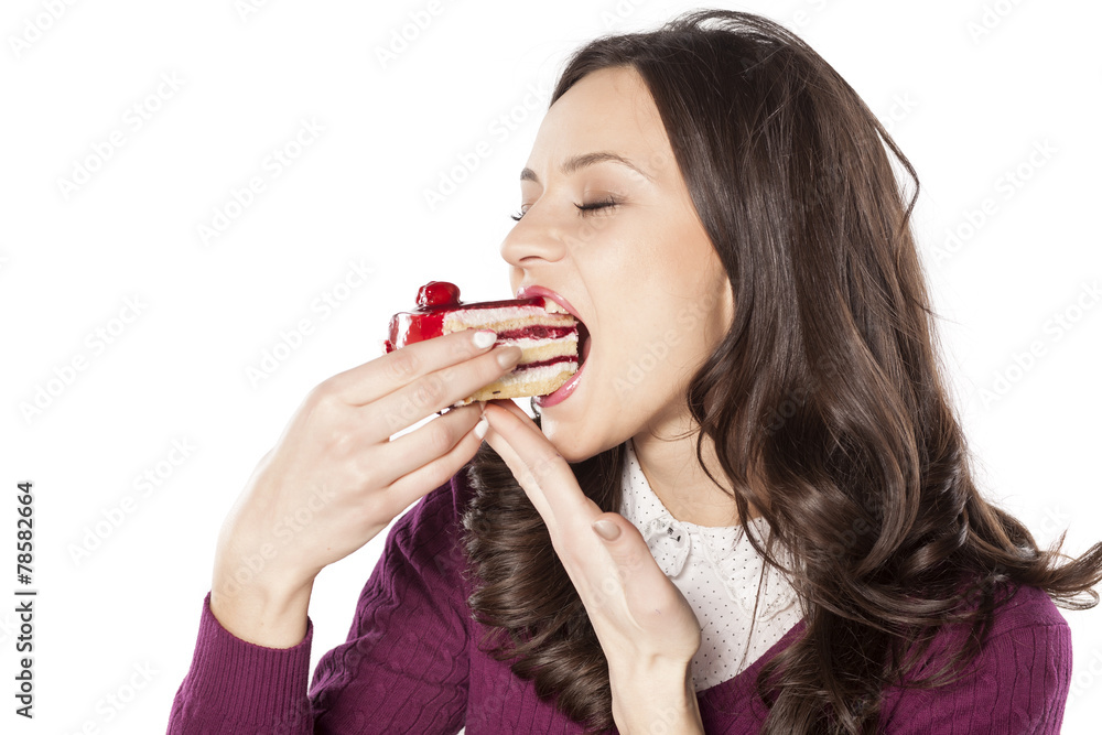 Naklejka premium Pretty stained girl eating a cake