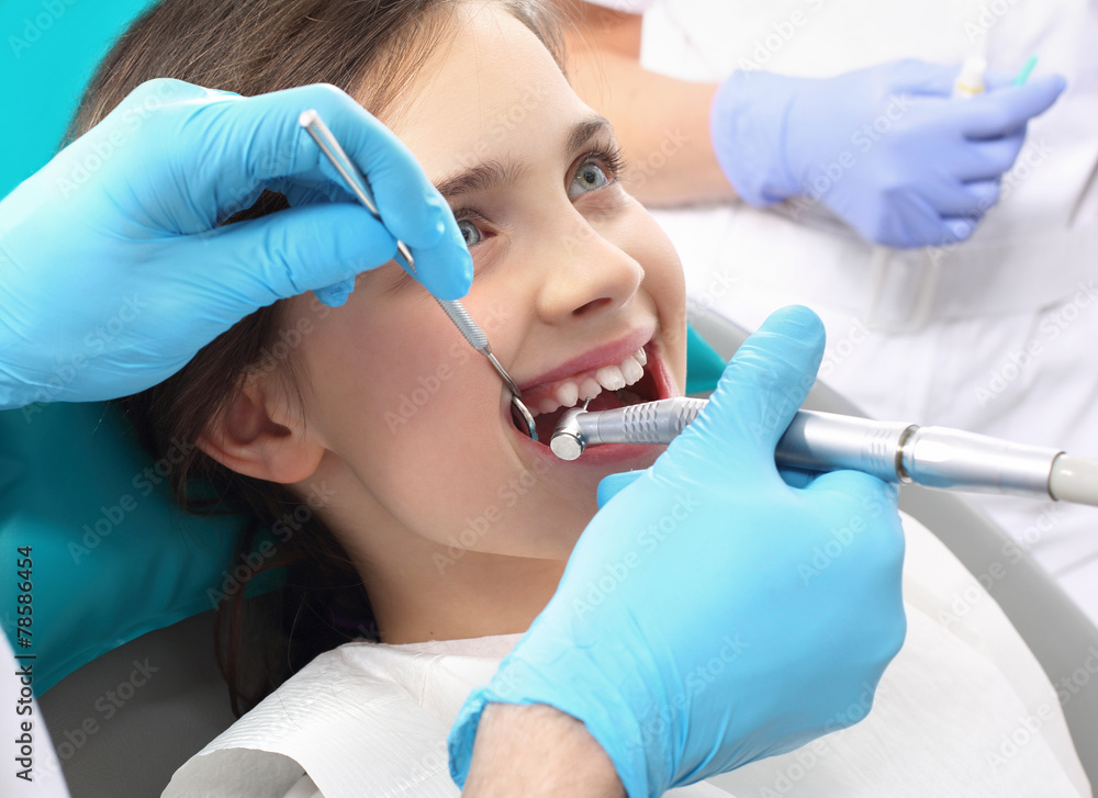 Dziecko u dentysty, stomatologia zachowawcza - obrazy, fototapety, plakaty 