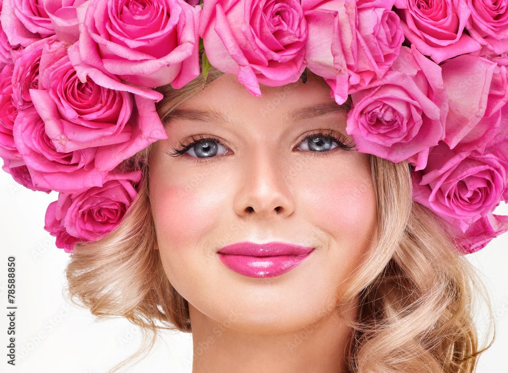 Fashion Beauty Model Girl with Pink Roses. Bouquet of Beautiful