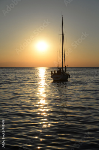 Boot bei Sonnenuntergang © Fotolyse
