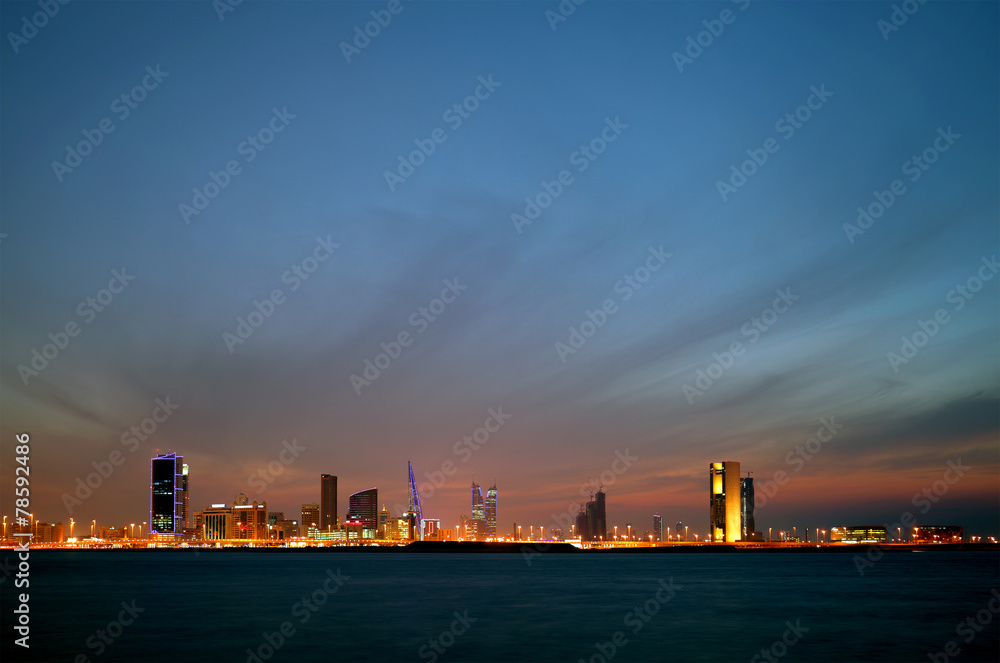 Naklejka premium Bahrain skyline and the dark cloud during dusk