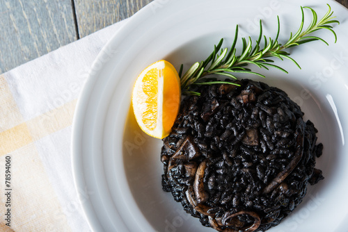 Black risotto with seafood