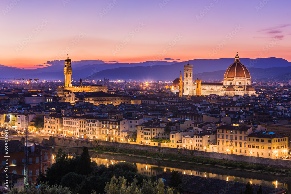 Fototapeta premium Santa Maria Del Fiore at night, Florence, Italy