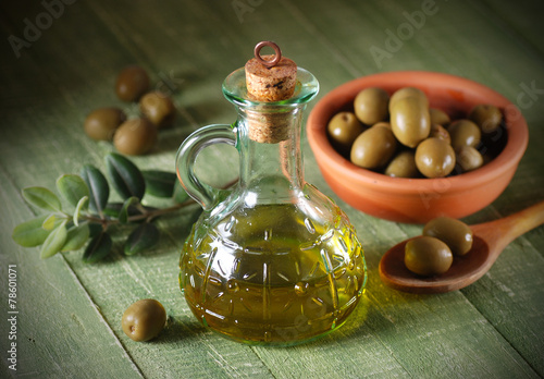 olio di oliva extravergine photo