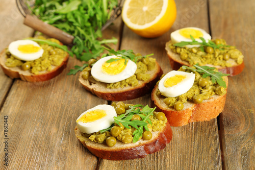 Sandwiches with green peas paste and boiled egg with herbs and